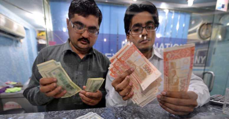 Pakistan’da dolar tüm zamanların rekorunu kırdı